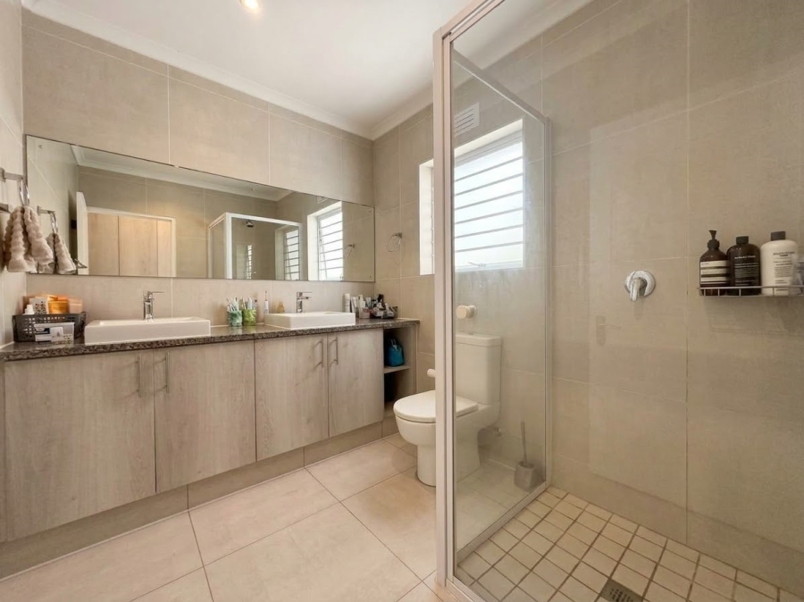 4 Bedroom Property for Sale in Sunningdale Western Cape